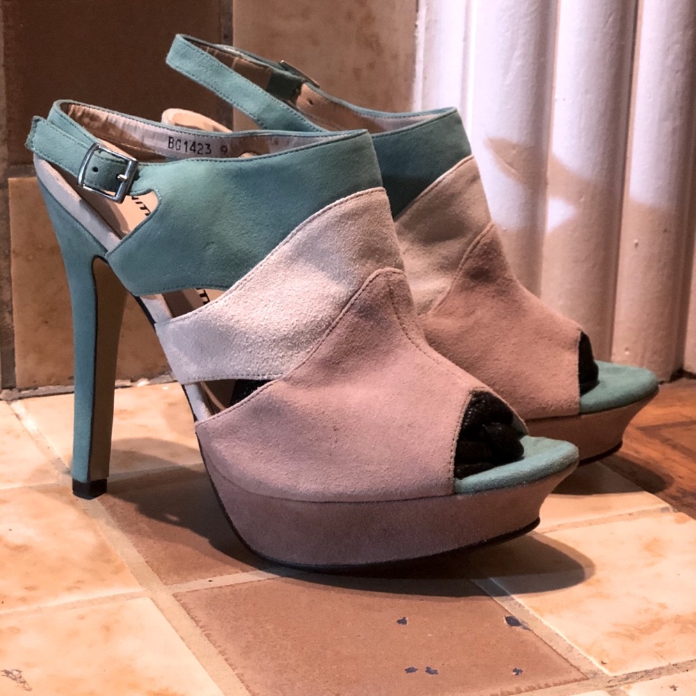 Women’s Size 9 Chinese Laundry OpenToe Suede Heels